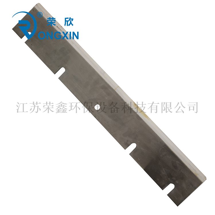 Ceramic scraper for solid-liquid separation ceramic filter